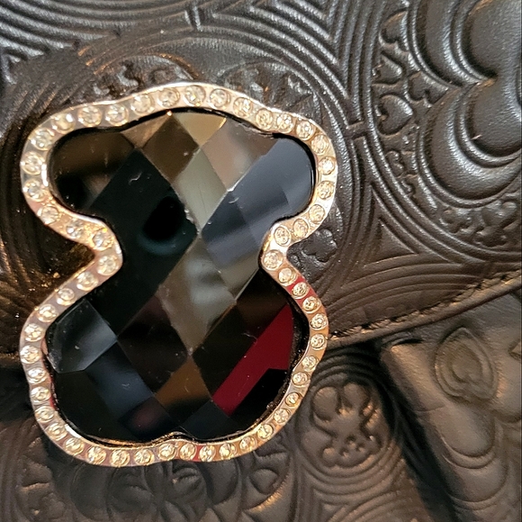 TOUS 💮 crystal Teddy 🐻 embossed leather messenger/clutch with removable chain - Picture 3 of 13